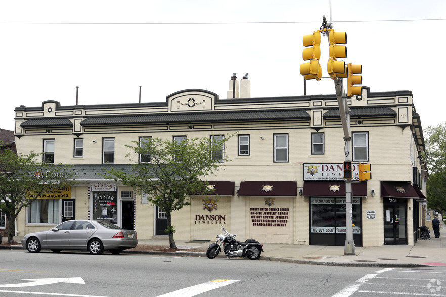 201 Williams Ave, Hasbrouck Heights, NJ for sale - Primary Photo - Image 1 of 1