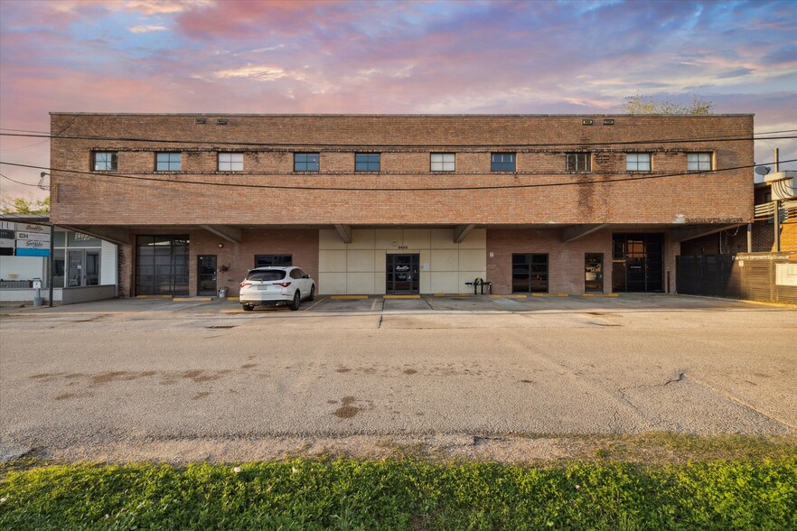 2422 Bartlett St, Houston, TX for lease - Building Photo - Image 2 of 26