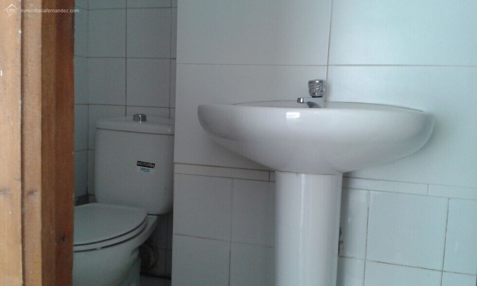 Retail in Cáceres, Cáceres for lease - Building Photo - Image 2 of 3