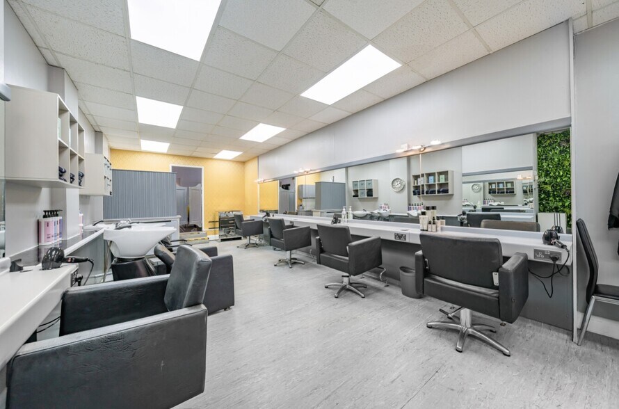 4 Market St, Spilsby for lease - Interior Photo - Image 2 of 13