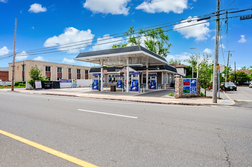 566 Fulton St Farmingdale NY - 566 Fulton St Farmingdale NY Building Photo 2 Large