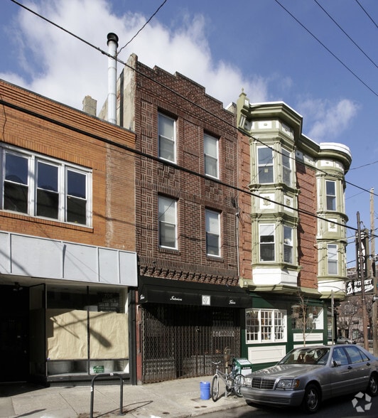 704 S 4th St, Philadelphia, PA for sale - Primary Photo - Image 2 of 3