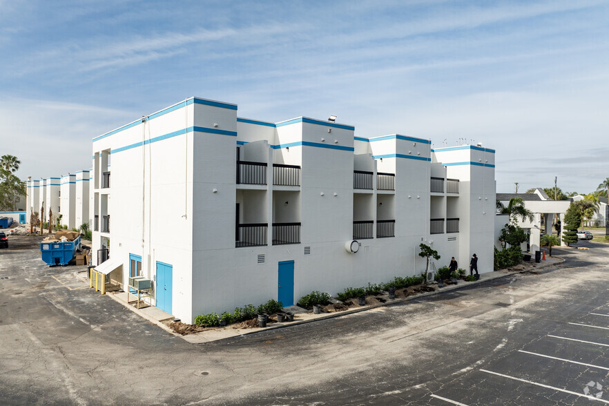 3001 University Center Dr, Tampa, FL for sale - Building Photo - Image 1 of 5