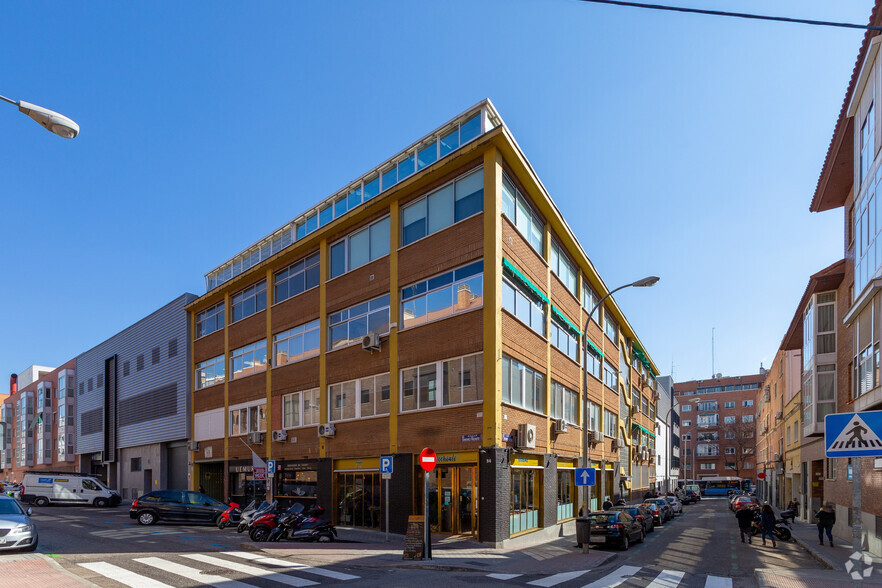 Calle De Saturnino Calleja, 6, Madrid, Madrid for lease - Building Photo - Image 2 of 3