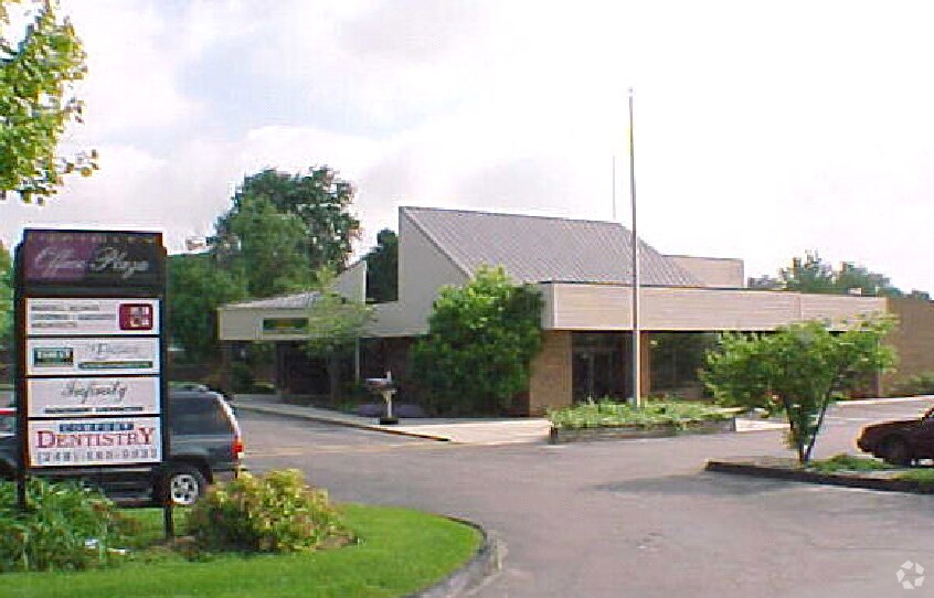 40804088 John R Rd, Troy, MI 48085