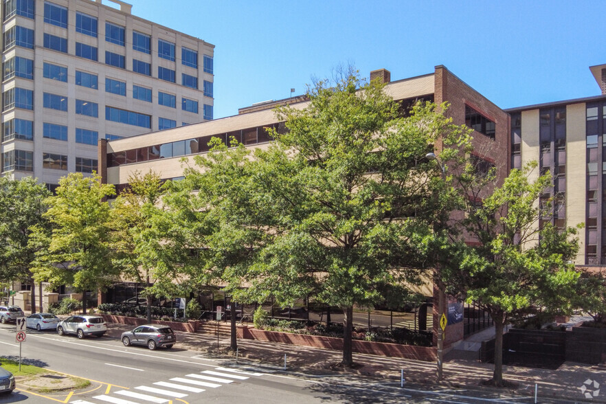 3803 N Fairfax Dr, Arlington, VA for lease - Building Photo - Image 1 of 6