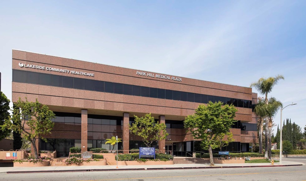 7325 Medical Center Dr, West Hills, CA for lease - Building Photo - Image 1 of 6