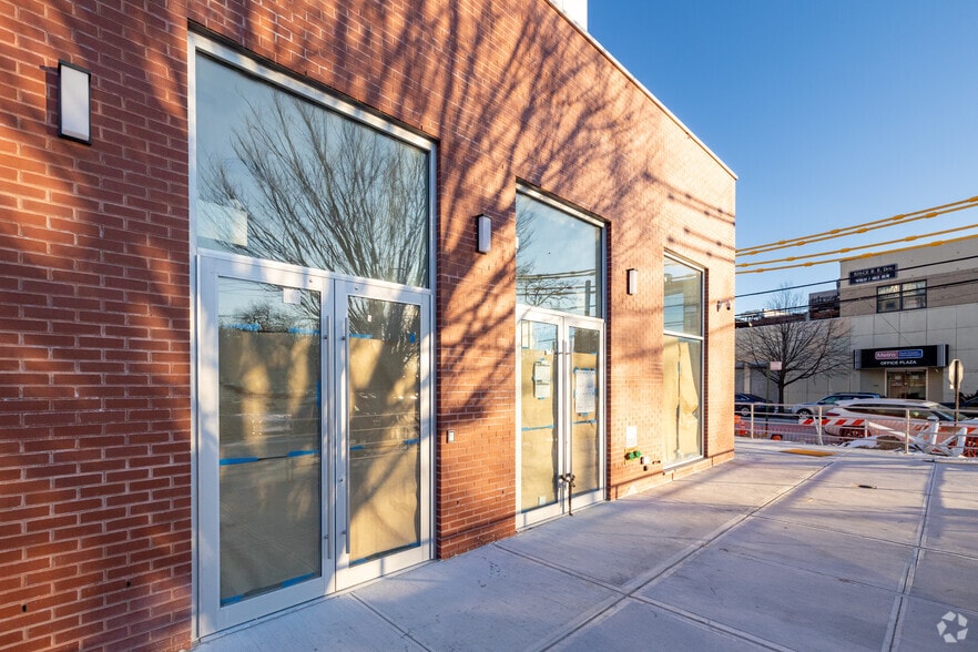 150-23 Barclay Ave, Flushing, NY for lease - Building Photo - Image 3 of 14