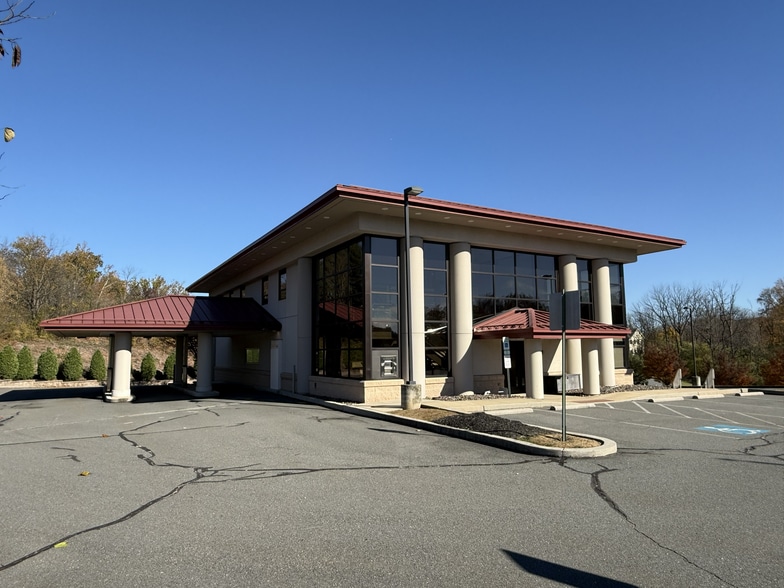 1 Hearthstone Ct, Reading, PA for sale - Primary Photo - Image 1 of 2