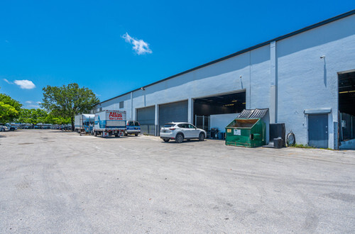 3353 NW 74th Ave, Miami, FL for lease - Building Photo - Image 3 of 41