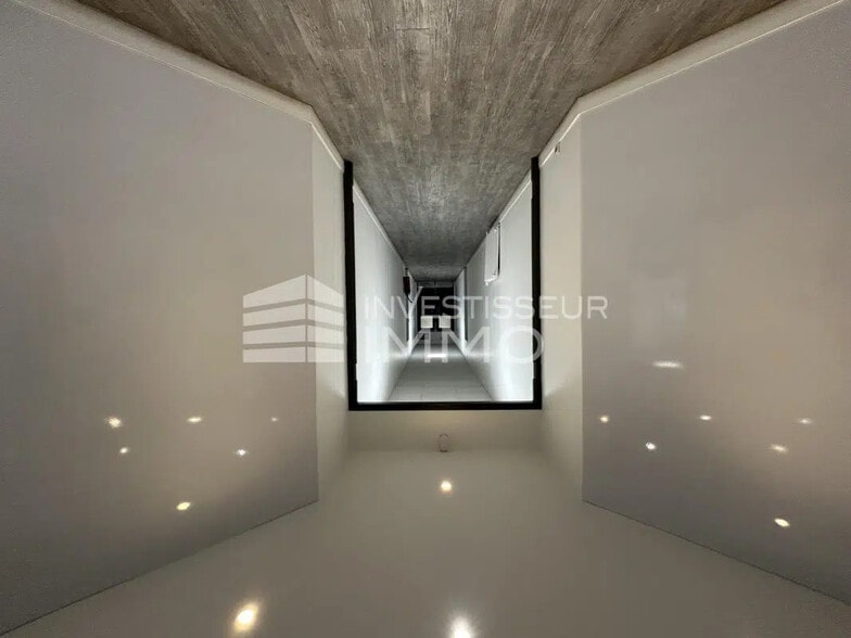 Industrial in Thiais for lease - Interior Photo - Image 2 of 12