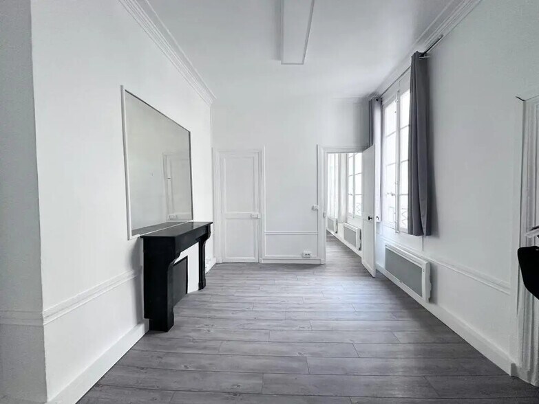 Office in Paris for lease - Building Photo - Image 2 of 4