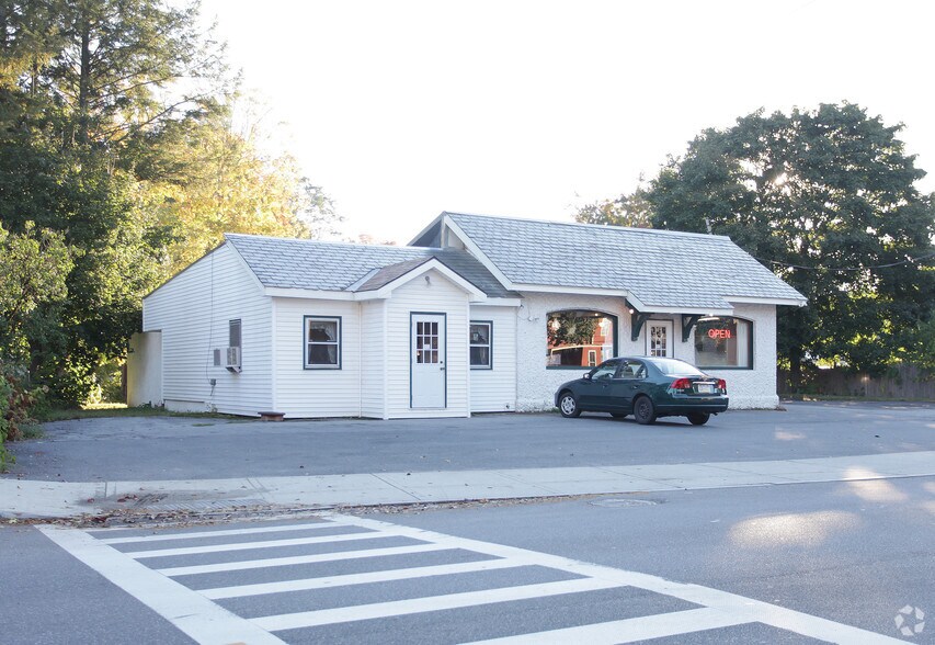 70 Broadway, Fort Edward, NY for sale - Primary Photo - Image 1 of 1