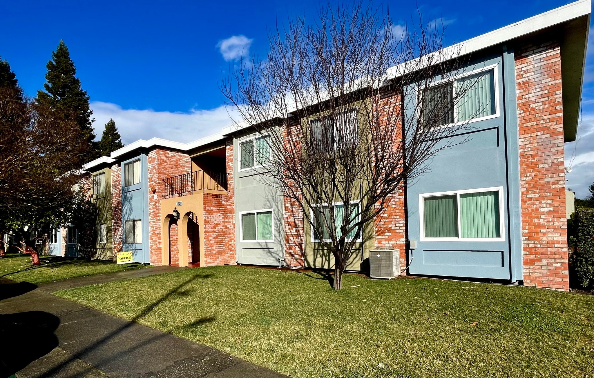 1620 Herbert St, Santa Rosa, CA 95401