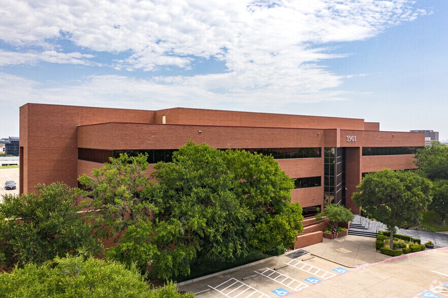 1901 Gateway Dr, Irving, TX for sale - Building Photo - Image 1 of 1