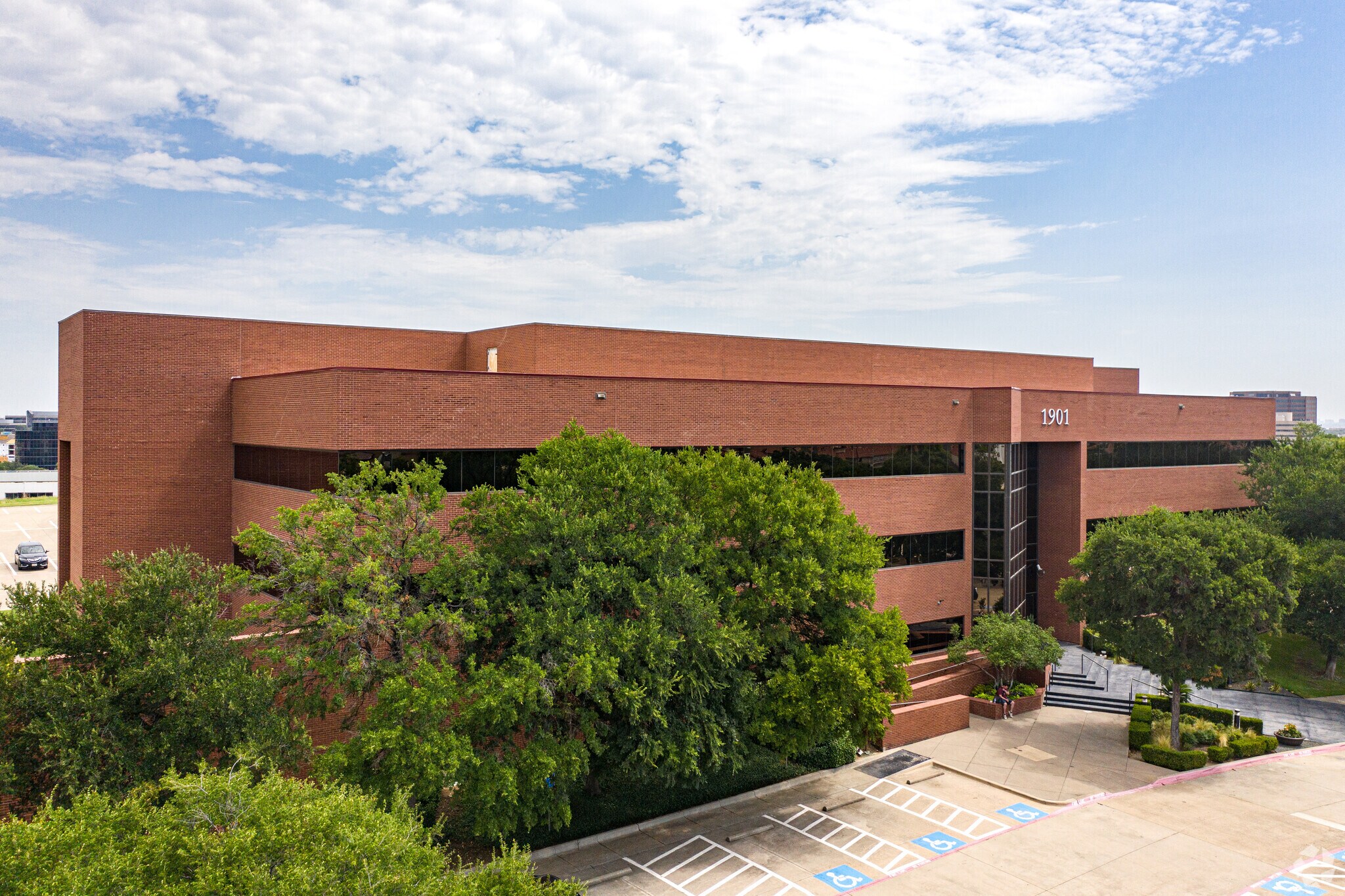 1901 Gateway Dr, Irving, TX for sale Primary Photo- Image 1 of 1