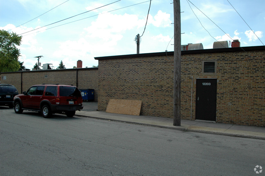 12201-12217 S Pulaski Rd, Alsip, IL for lease - Building Photo - Image 3 of 4