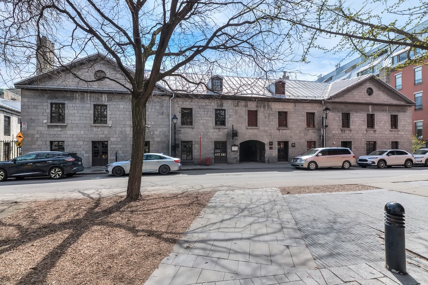 300 Pl D'youville, Montréal, QC for lease - Building Photo - Image 1 of 9