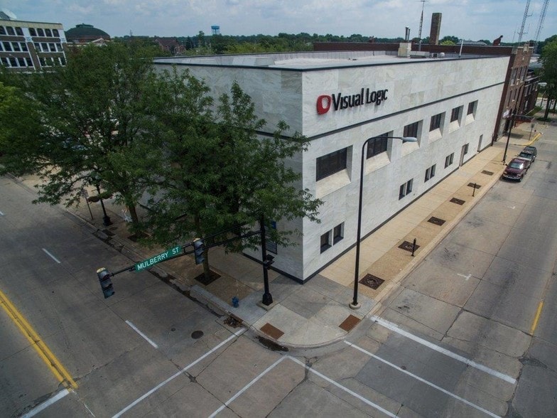 402-404 E 4th St, Waterloo, IA for sale - Building Photo - Image 1 of 1