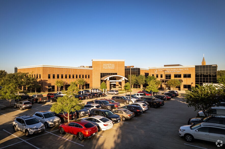 16902 Southwest Fwy, Sugar Land, TX for lease - Primary Photo - Image 1 of 16