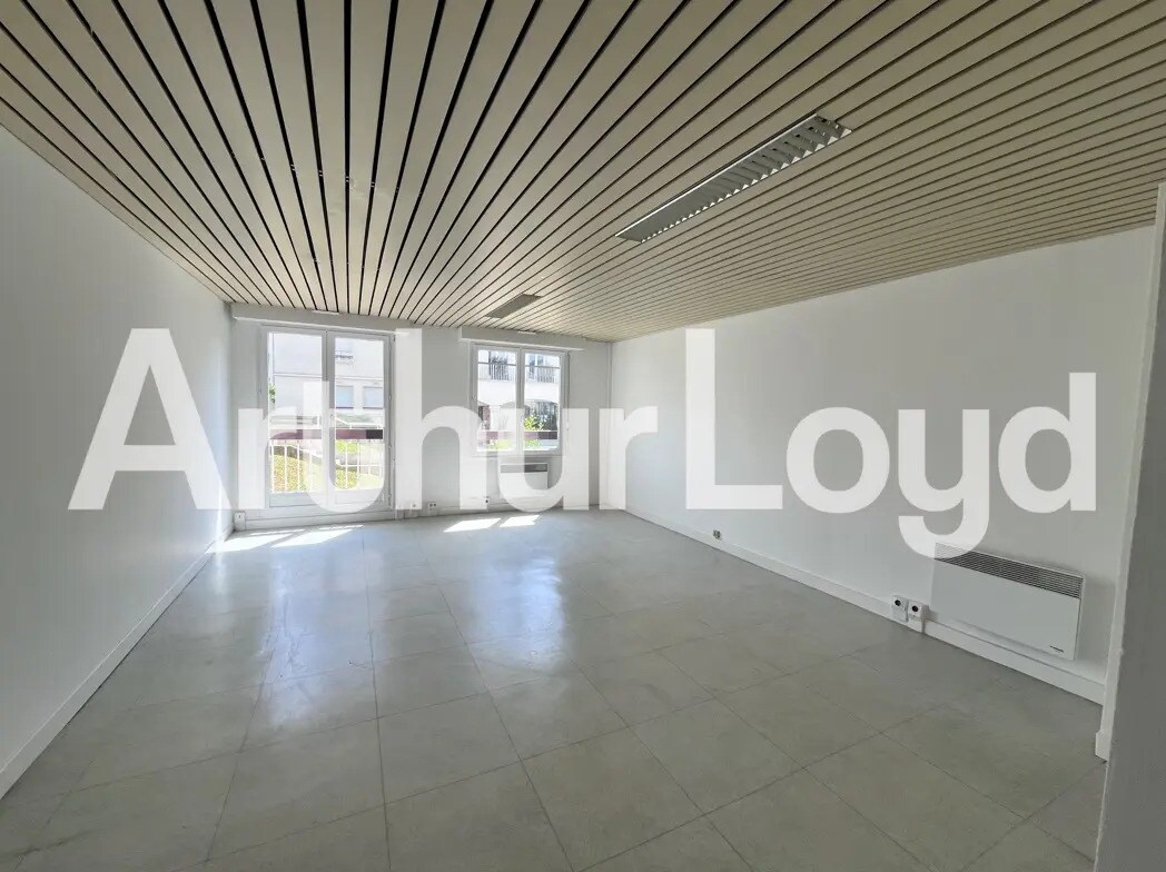 Office in Caen for sale Interior Photo- Image 1 of 5