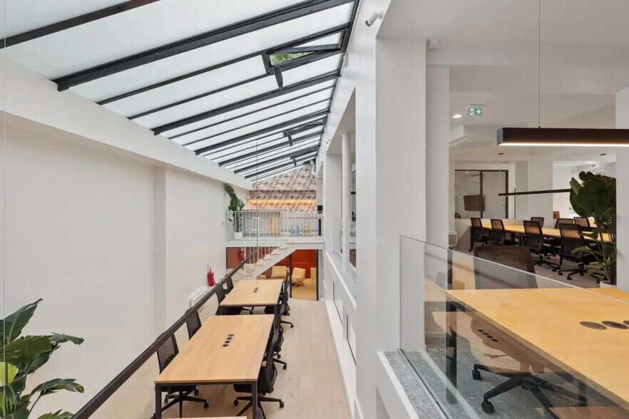 68 Rue Nollet, Paris for lease - Interior Photo - Image 2 of 10