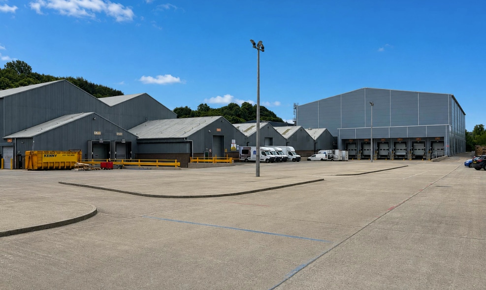 Woolley Bridge Rd, Glossop for lease Primary Photo- Image 1 of 2