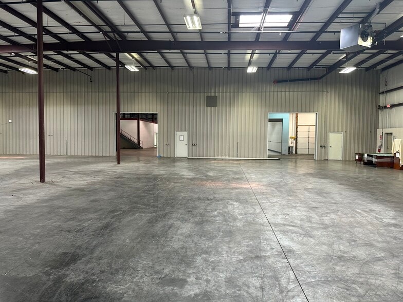 631-651 N Raddant Rd, Batavia, IL for sale - Interior Photo - Image 3 of 4