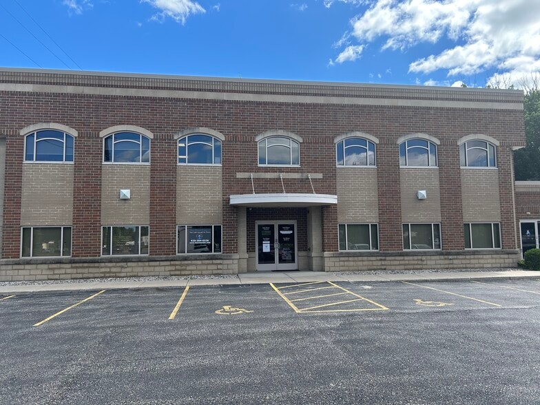 1703 S Oneida St, Appleton, WI for lease - Building Photo - Image 2 of 5