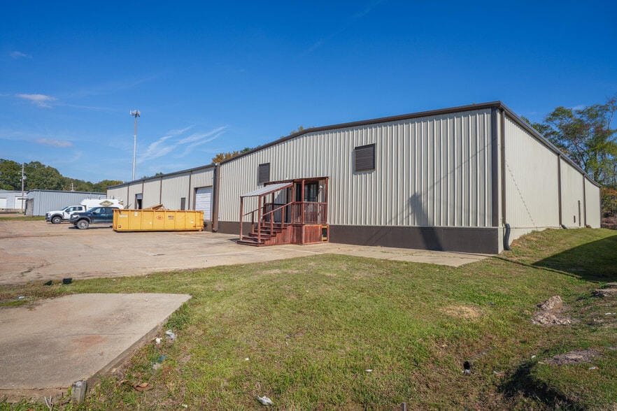 216 Industrial Dr - Renovated Warehouse!! - Warehouse