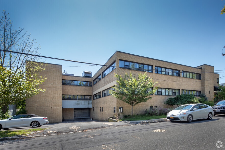 1 Plaza Rd, Greenvale, NY 11548 Three Story Renovated Building for