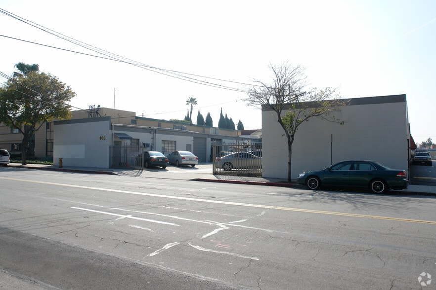 400-402 W Chevy Chase Dr, Glendale, CA for lease - Building Photo - Image 1 of 12