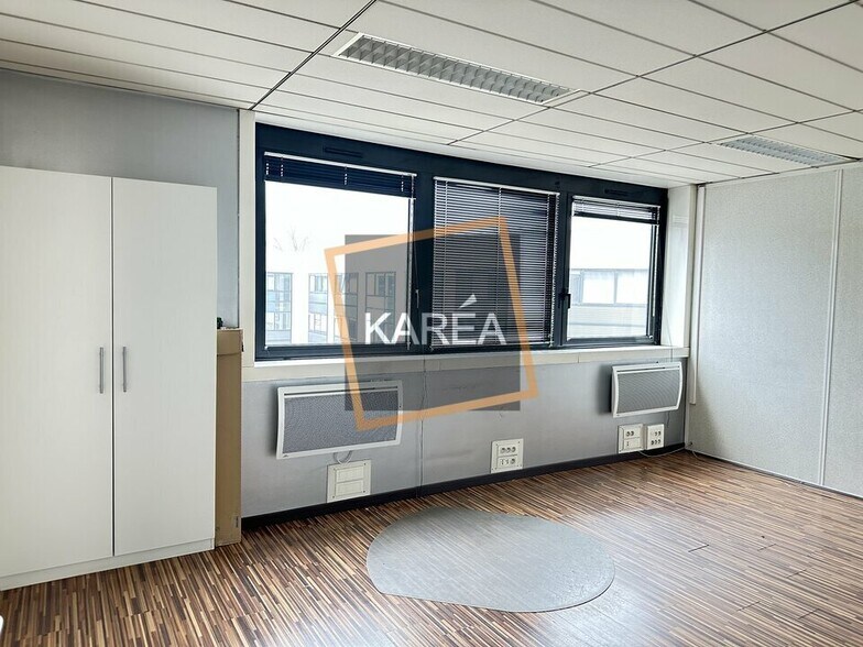 Office in Lognes for lease - Interior Photo - Image 2 of 5