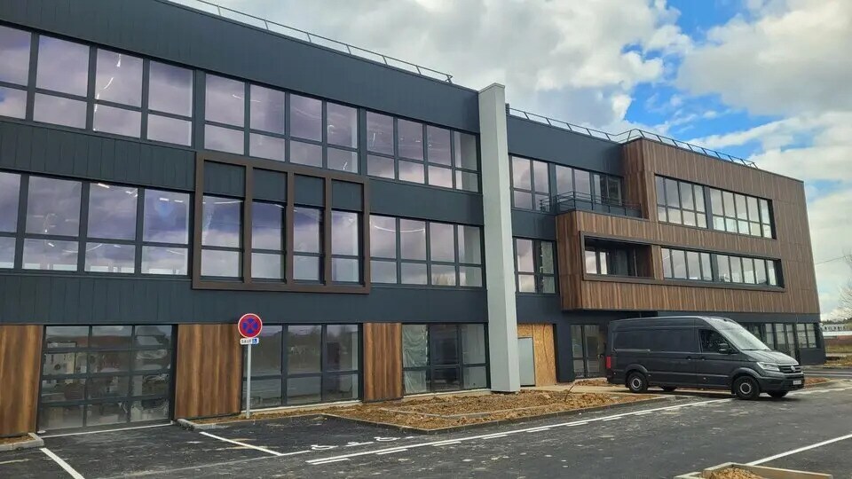 Office in Saint-Martin-du-Vivier for sale - Building Photo - Image 3 of 6