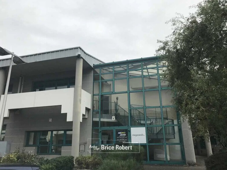 Flex in Bron for lease - Building Photo - Image 2 of 8