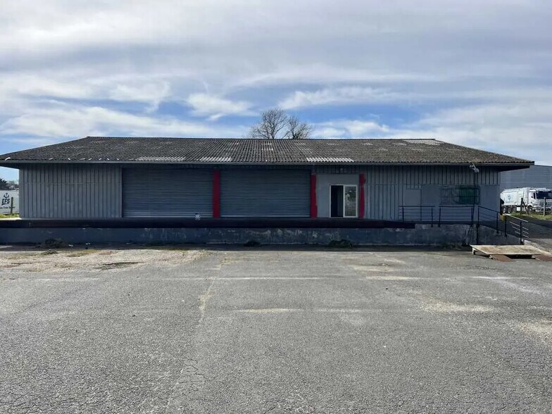 Office in Saint-Loubès for lease - Building Photo - Image 1 of 9