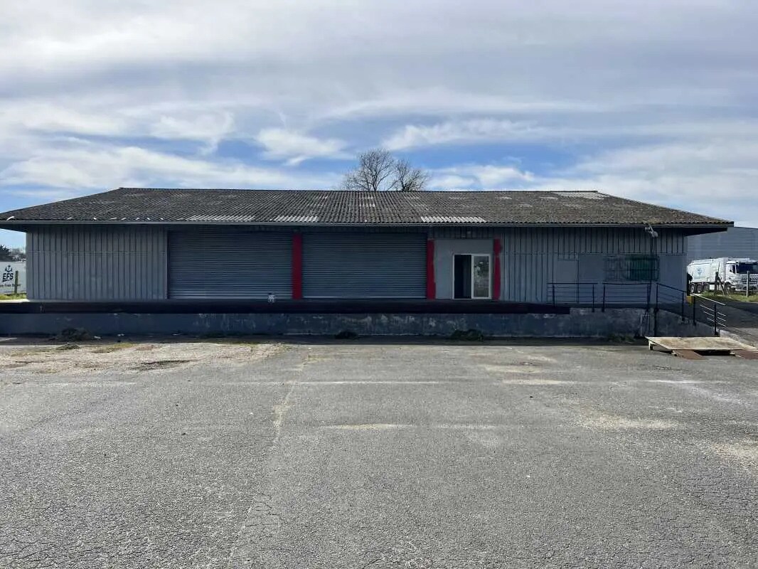 Office in Saint-Loubès for lease Building Photo- Image 1 of 10