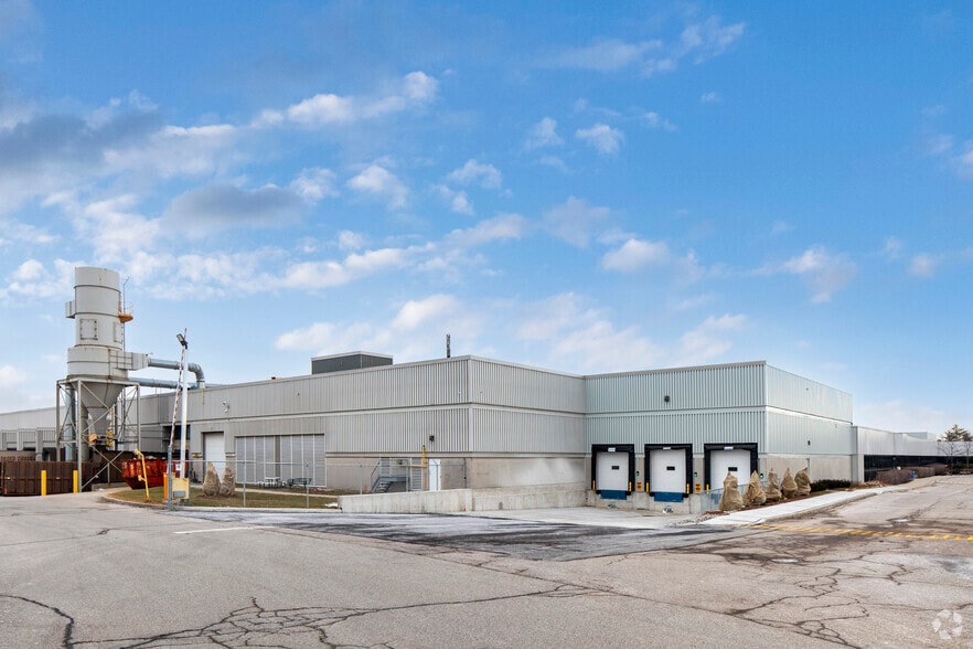 7381 Bramalea Rd, Mississauga, ON for lease - Building Photo - Image 3 of 5