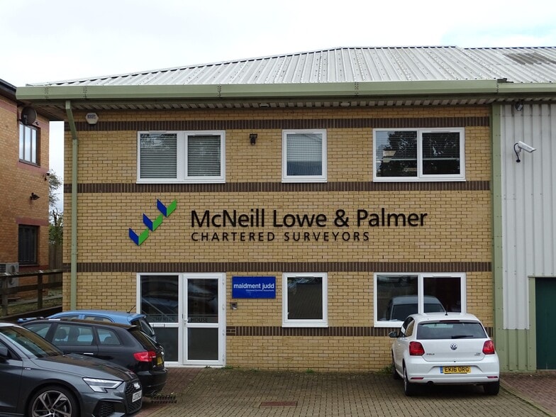 2 Southdown Rd, Harpenden for sale - Primary Photo - Image 1 of 1