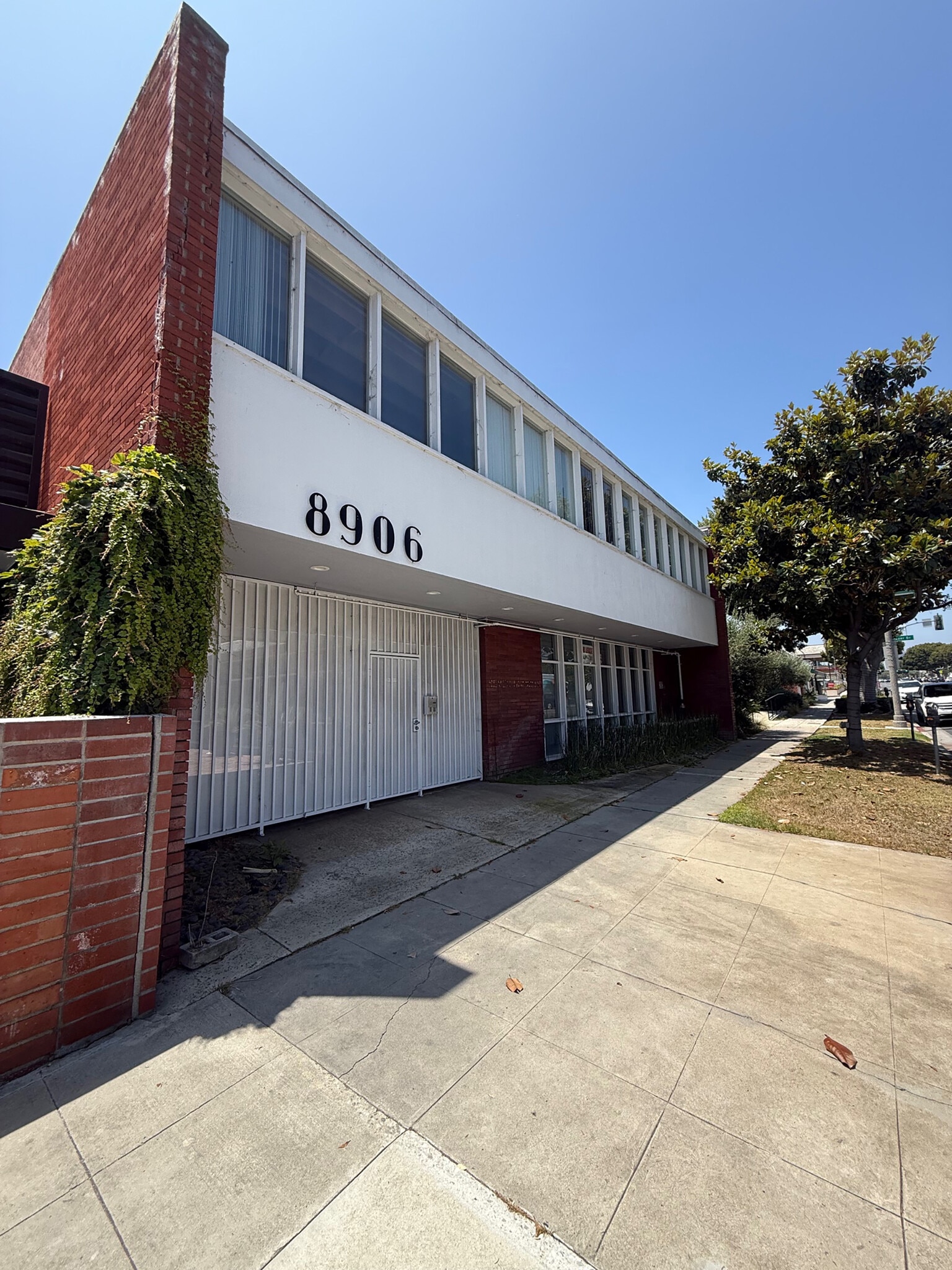 8906 W Olympic Blvd, Beverly Hills, CA for lease Building Photo- Image 1 of 14