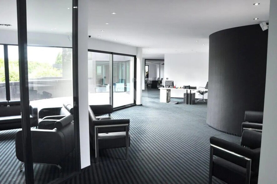 Flex in Grigny for sale - Building Photo - Image 3 of 14