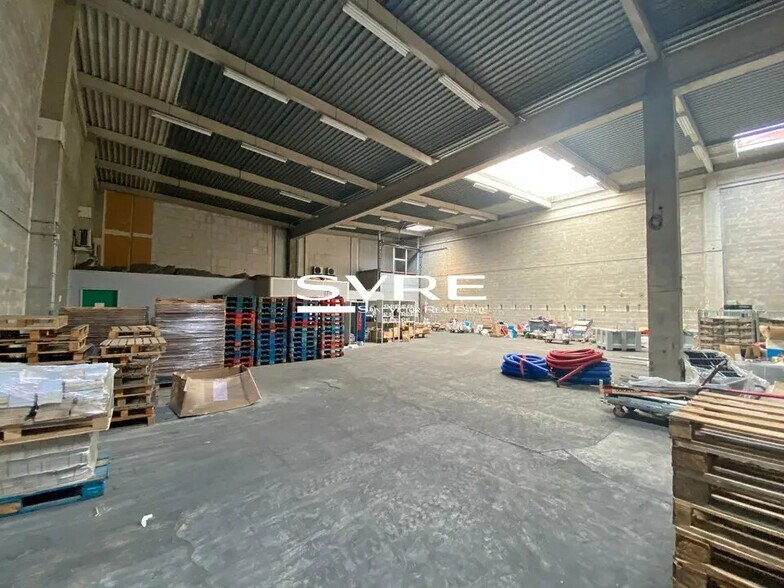 Flex in Vitrolles for lease - Interior Photo - Image 1 of 4