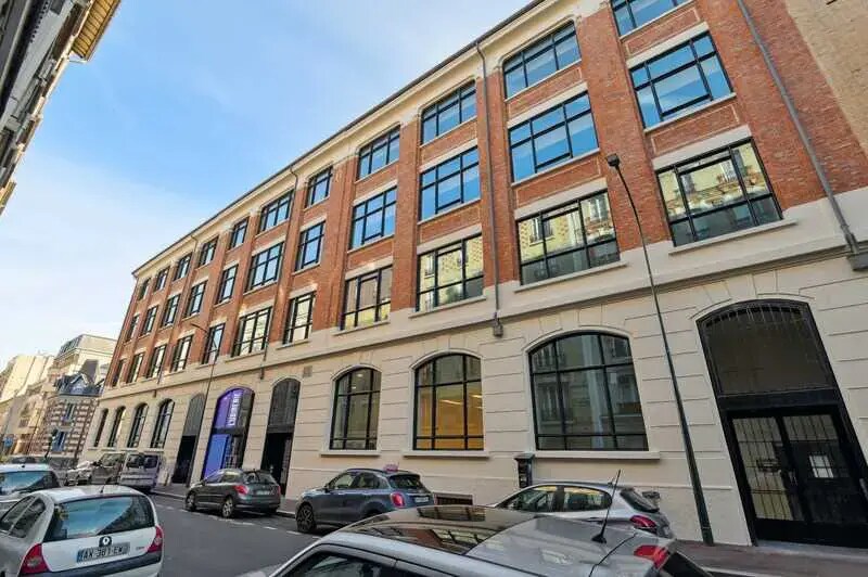 Office in Clichy for lease - Building Photo - Image 2 of 9