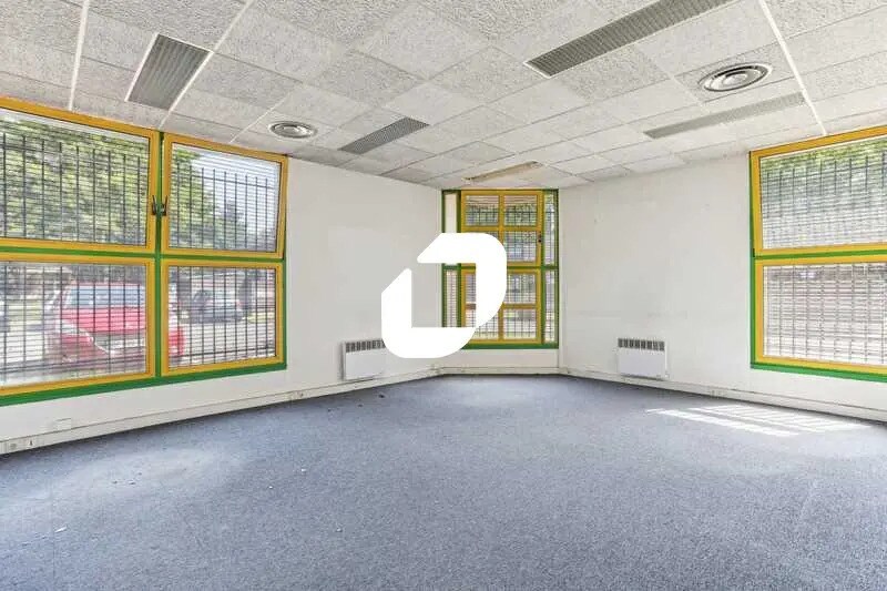 7 Avenue Du General De Gaulle, Lisses for lease - Interior Photo - Image 2 of 14