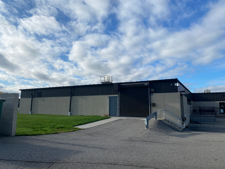 7322 Newman Blvd, Dexter, MI for lease - Building Photo - Image 1 of 3