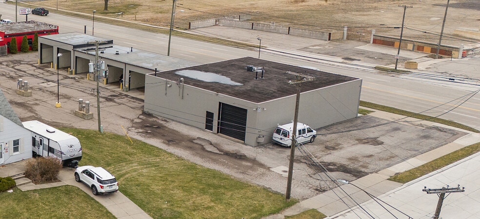 30201 Little Mack Ave, Roseville, MI for lease - Building Photo - Image 2 of 3