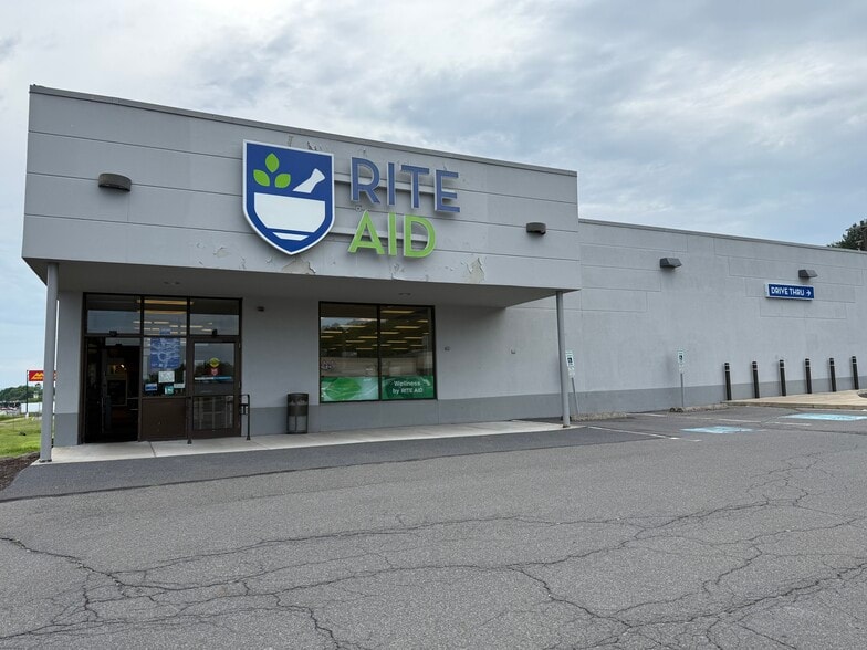 120 Laurel Plz, Pittston, PA for lease - Building Photo - Image 2 of 2