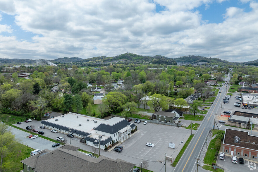 1325 W Main St, Franklin, TN for lease - Building Photo - Image 2 of 9