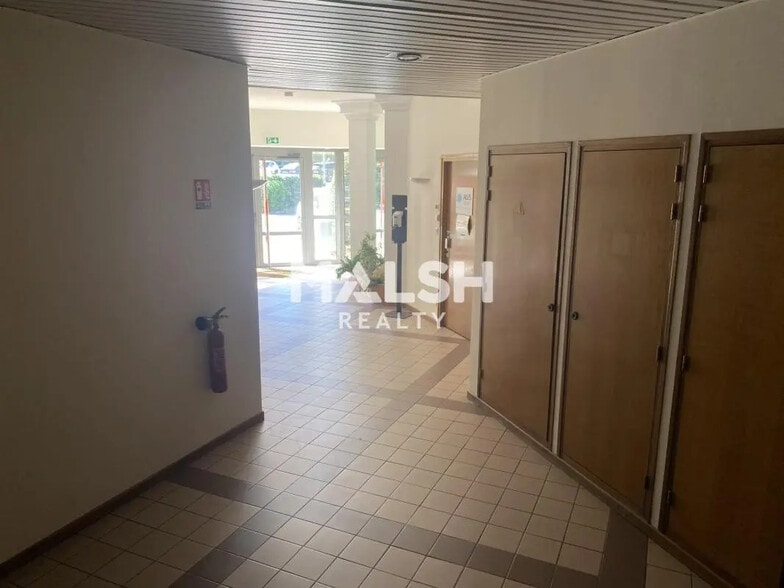 Office in Lyon for lease - Lobby - Image 2 of 5