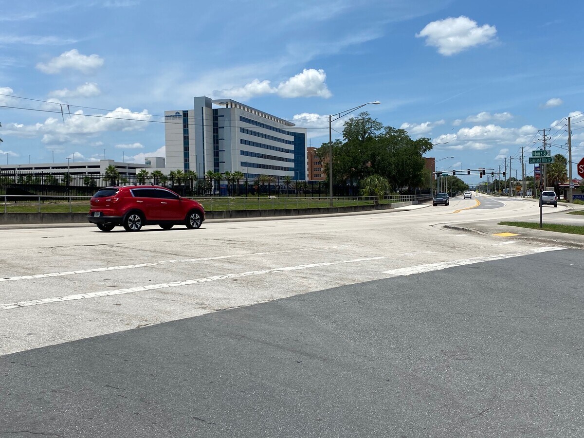 1103 Lakeland Hills Blvd, Lakeland, FL 33805